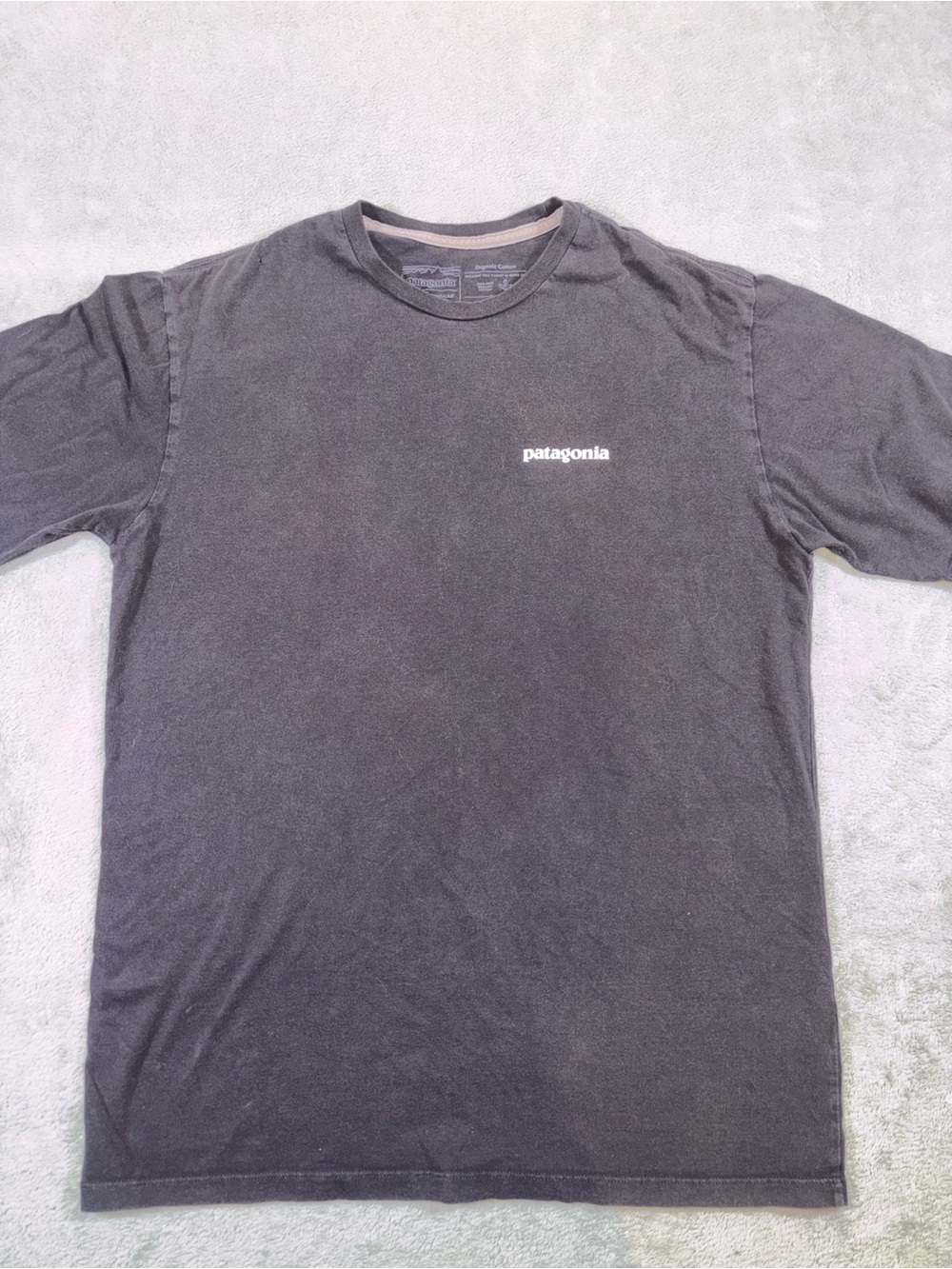 Patagonia Black P-6 Logo Graphic T-Shirt Small Organic Cotton